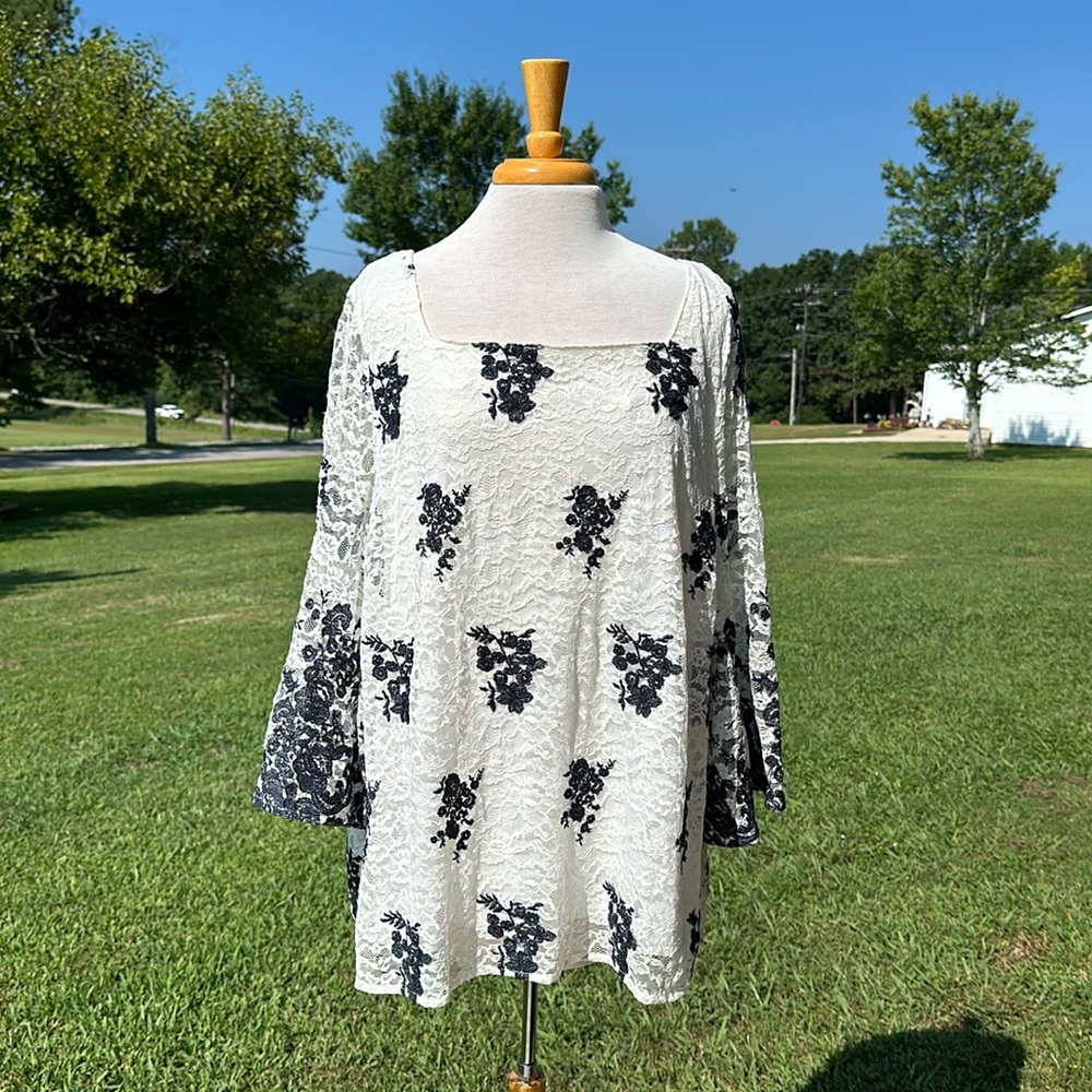 NWOT Women’s White Lace With Black Flowers Top